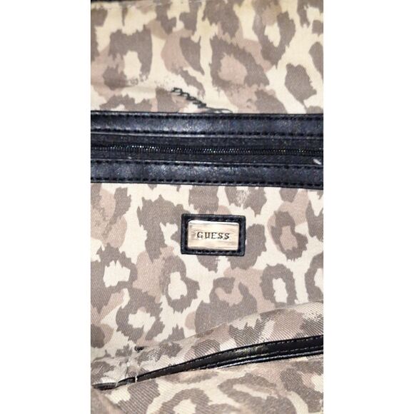 A Guess Vegan Leather Quilted Handbag Satchel Crossbody Black Trendy READ - Picture 6 of 11